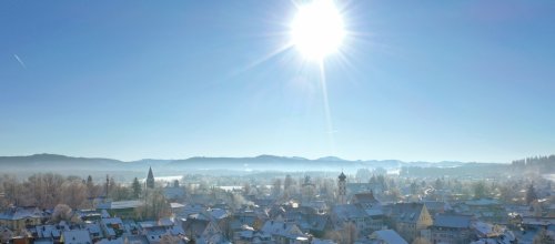 Über Isny lacht die Sonne Das Jahr 2025 war in Isny wieder sehr sonnenreich. Foto: Stadt Isny/Liane Menz