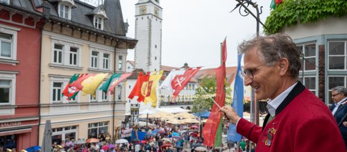 Fast ein halbes Jahrhundert lang war Thomas Herz als Musiklehrer tätig. Mit einem Abschlusskonzert im Kurhaus in Isny verabschiedet er sich in Rente. Foto: Stadt Isny/Liane Menz