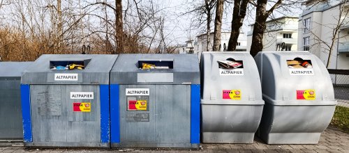 Altpapiercontainer wird es an den Wertstoffinseln in Isny – wie hier am Parkplatz Felderhalde - und den Ortschaften nur noch bis Ende Juni geben. Foto: Stadt Isny/Michael Panzram