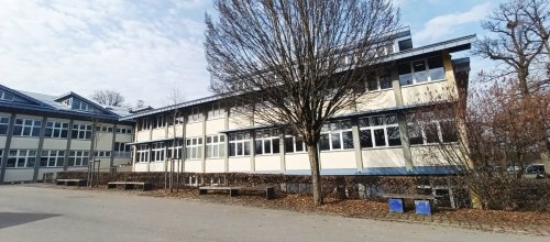 Die Gebäude E+F im Isnyer Schulzentrum werden zur Grund- und Förderschule mit Ganztageskonzept umgebaut. Foto: Stadt Isny/Michael Panzram