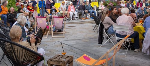 Liegestuhl & Litschi Lassi bringen am 28. August den Sommer mitten ins Herz der Stadt.