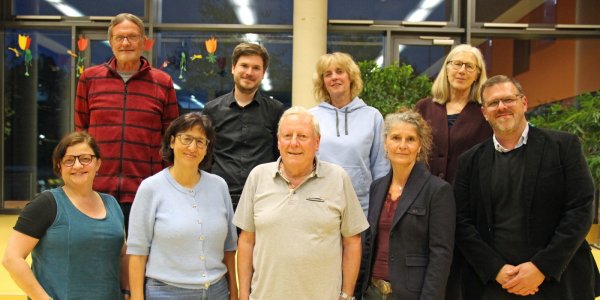 Miriam Mayer (vordere Reihe von links), Claudia Mayer, Erich Laib, Katrin Frey, Matthias Hellmann, Peter Clement (hintere Reihe von links), Jan Zingg, Martina Groß-Herrmann und Gabriele Sziede. Foto: Stadt Isny/Michael Panzram