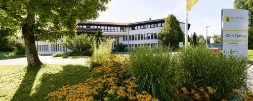 Blick auf die Klinik Alpenblick in Isny-Neutrauchburg