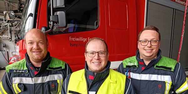 Das neue Kommandantentrio der Freiwilligen Feuerwehr Isny (von links): Andreas Angele, Dominik Lubrich und Christian Staib. Foto: Stadt Isny/Michael Panzram