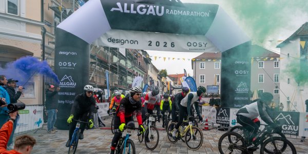 Ab 7 Uhr gingen die Teilnehmenden in mehreren Startwellen auf die Strecke.