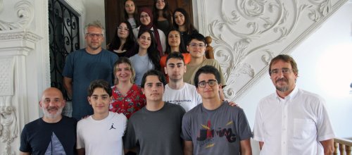 Austauschschüler aus Istanbul zu Besuch in Isny Die Schülerinnen und Schüler aus Istanbul zu Besuch bei Bürgermeister Rainer Magenreuter im Isnyer Rathaus. Foto: Stadt Isny/Michael Panzram