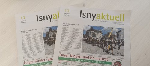 Die Ausgabe 13 des Isny aktuell gibt es zwar in Papierform, online ist sie gerade nicht abrufbar. Foto: Stadt Isny/Michael Panzram