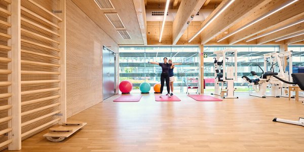 Gymnastikraum Argentalklinik Therapiestunde im Gymnastikraum der Argentalklinik in Isny-Neutrauchburg
