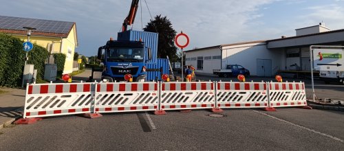 Auf der L318 in Isny wird der Fahrbahnbelag erneuert. Foto: Stadt Isny/Michael Panzram