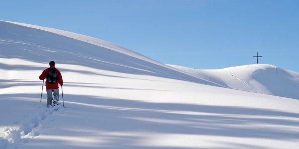 Schneeschuhwanderer auf der Adelegg bei Isny