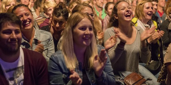 Theaterfestival Isny: Klatschendes Publikum