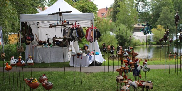 Garten-Deko auf dem Kunsthandwerkermarkt im Kurpark Isny