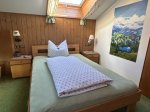 Zimmer6Bett1