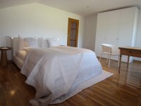 Schlafzimmer 160 Bett Schrank Tisch