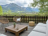 Aussicht von der Terrasse auf Oberstdorf und die Alpen