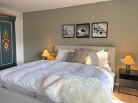 Schlafzimmer mit Doppelbett
