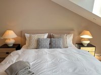 Schlafzimmer mit Doppelbett