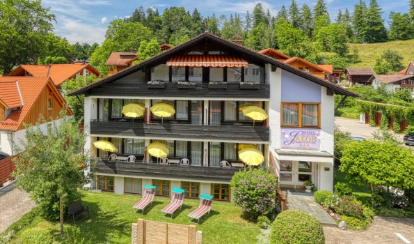 Kurhotel-jakob-fuessen-im-allgaeu-ansicht-haus-kontakt