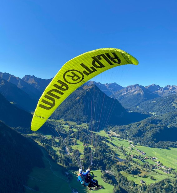 Gleitschirmwerbung am Nebelhorn
