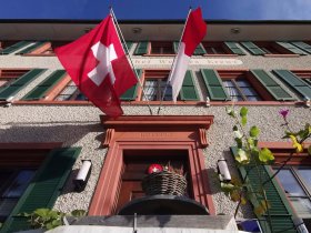 Eingangsbereich Restaurant Hotel Weisses Kreuz in Breitenbach