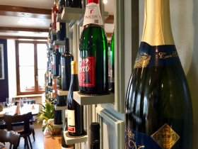 Wein im Restaurant Weisses Kreuz in Breitenbach