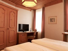 Zimmer Restaurant Hotel Weisses Kreuz in Breitenbach