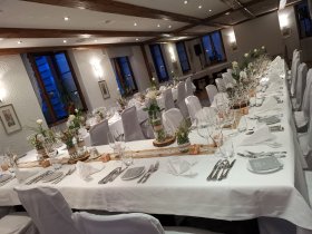 Festlich gedeckter Saal