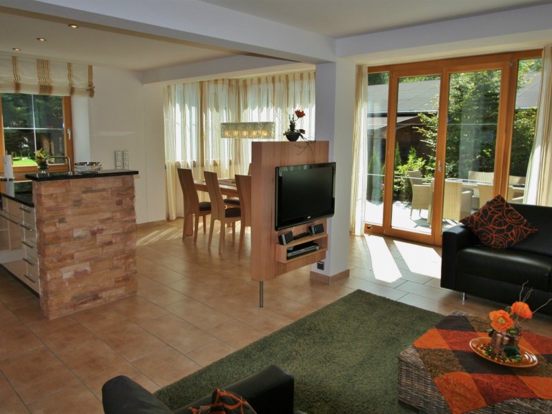 Wohnzimmer, Küche, Essecke, Ausgang Terrasse