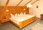 Urgemütlich im Schlafzimmer der Ferienwohnung Rubihorn