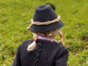 Maedchen-tracht-viehscheid-Obermaiselstein