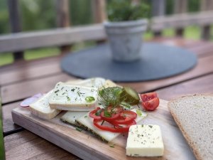 Brotzeit-Alpe-Bolsterlang-Ferienwohnung