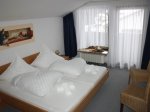 Schlafzimmer mit schönem Südbalkon