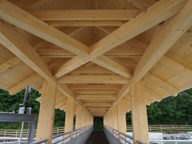Fußgängerbrücke bei Krafwerksgebäude