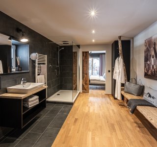 Geräumiges Badezimmer Wohnung Fuchs
