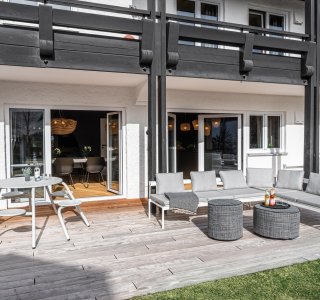 Sonnenterrasse und Garten