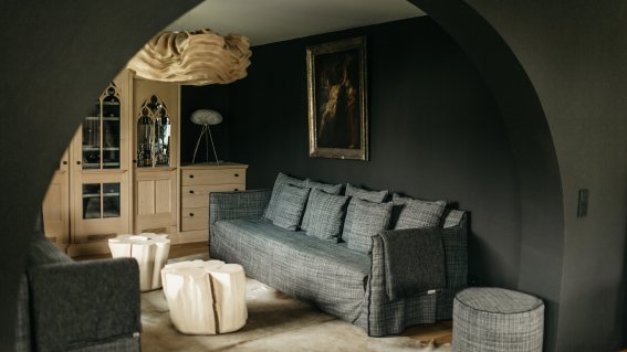 Wohnzimmer mit Sofa-Kuschelecke