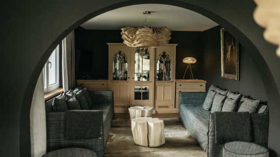 Wohnzimmer mit Sofa-Kuschelecke