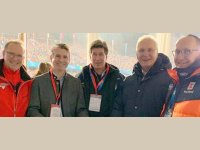 Auf dem Foto von links nach rechts: Der Präsident des Bayerischen Landes-Sportverbands Jörg Ammon, Staatsminister für Europaangelegenheiten Eric Beißwenger, Oberstdorfs Erster Bürgermeister Klaus King, der bayerische Innenminister Joachim Herrmann und der Präsident des Deutschen Skiverbands Jörg Flechtner
