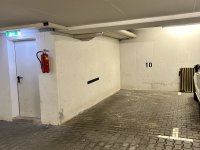 Dieser Stellplatz steht der Wohnung in der hauseigenen Tiefgarage zu Verfügung.