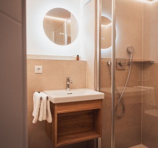 Badezimmer mit Regendusche - Family Aparts Murmeltier