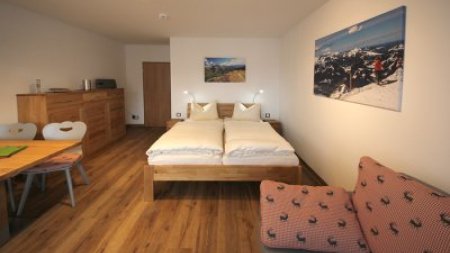 C8 Bett/Wohnzimmer