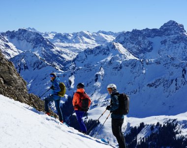 Skitourenkurs Kleinwalsertal, Abfahrt vom Hohen Ifen zur Schwarzwasserhütte