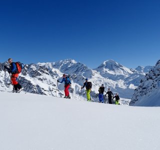 Courmayeur-Gruppe im Aufstieg-Skitour