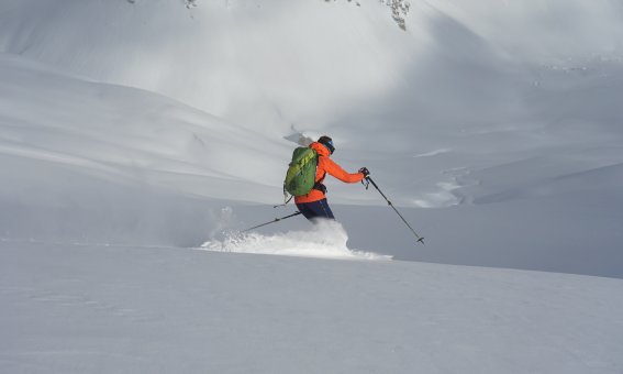 Pulverschnee am Piz Campagnung, 2.825 m, Juleirpass, Schweiz