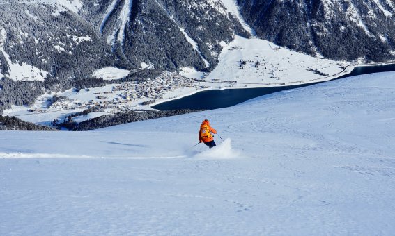 Abfahrt über dem Reschensee, Skitourenkurs Einsteiger