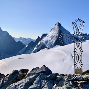 Tete Blanche Gipfelkreuz mit Matterhorn