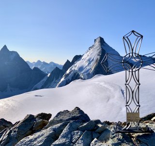 Tete Blanche Gipfelkreuz mit Matterhorn