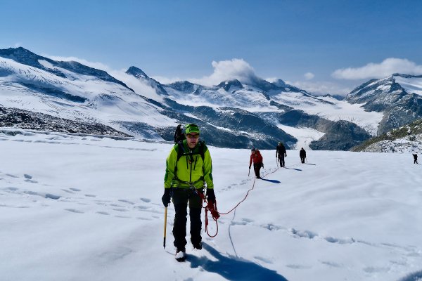 hochtourenkurs-anseilen am gletscher-bergführer