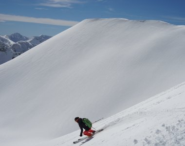 Abfahrt über den Osthang von Todorka Gipfel, Pirin Gebirge, Bulgarien