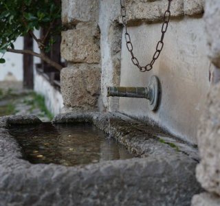 Brunnen im Kloster von Rozhen, Bulgarien